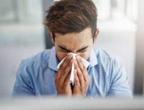 Covid meno aggressivo, preoccupa l’influenza